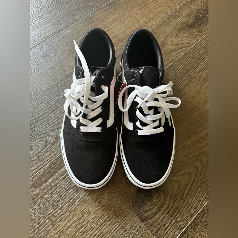 Vans Lace up sneakers- Womens Color: Black  Size 8